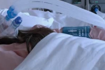 女主戴氧气罩难受视频 百度视频搜索