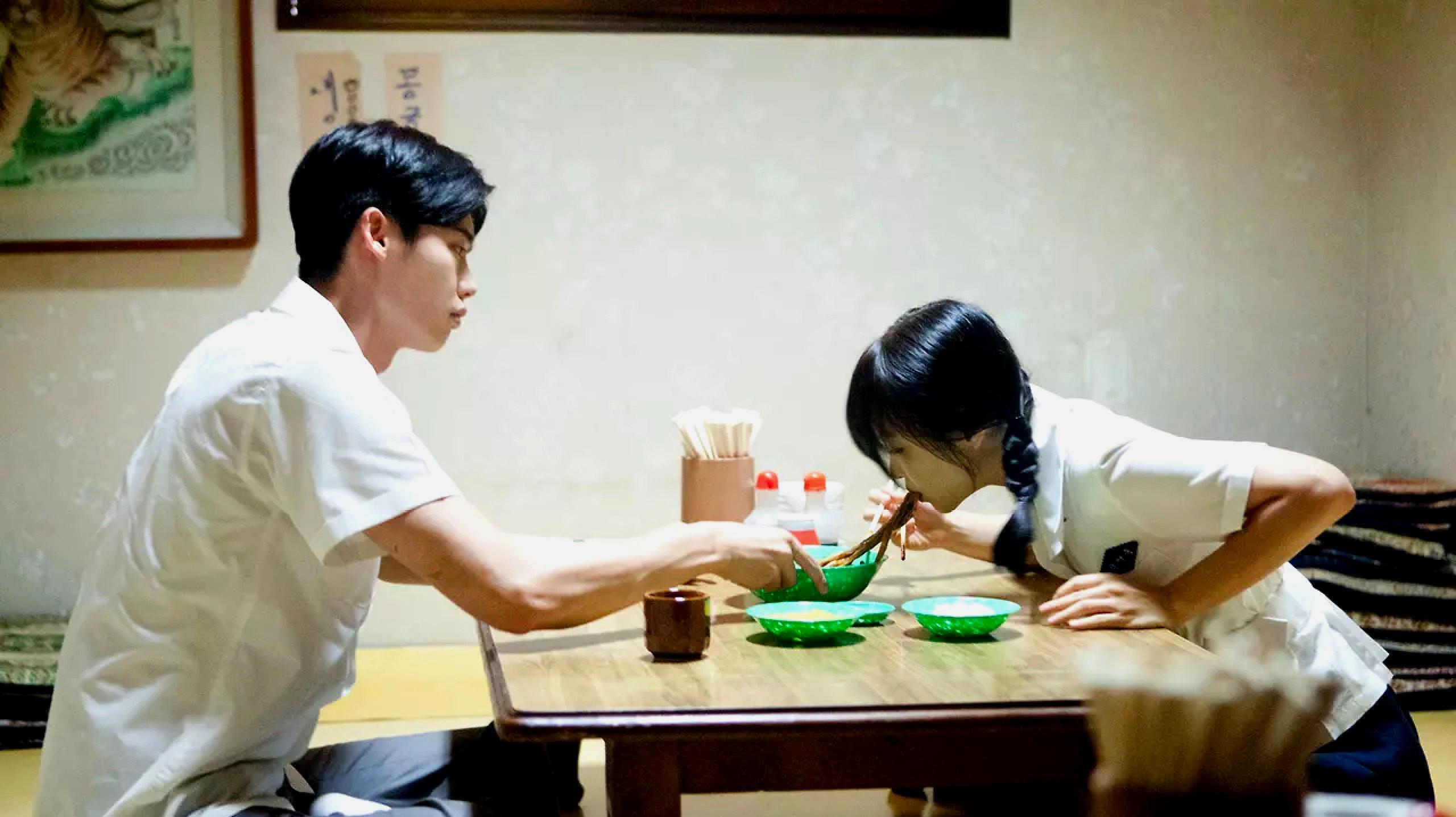 男子花心想追求一个班的女生,最后却后悔了速看青春电影热血青春