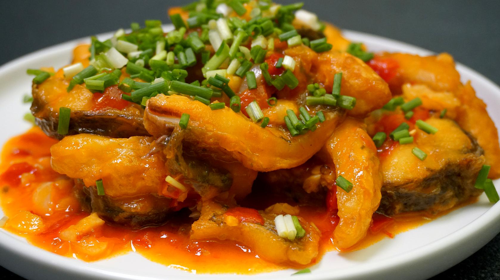 回锅肉大家都不陌生,回锅鱼你吃过吗?想吃就跟着幺妹做吧!