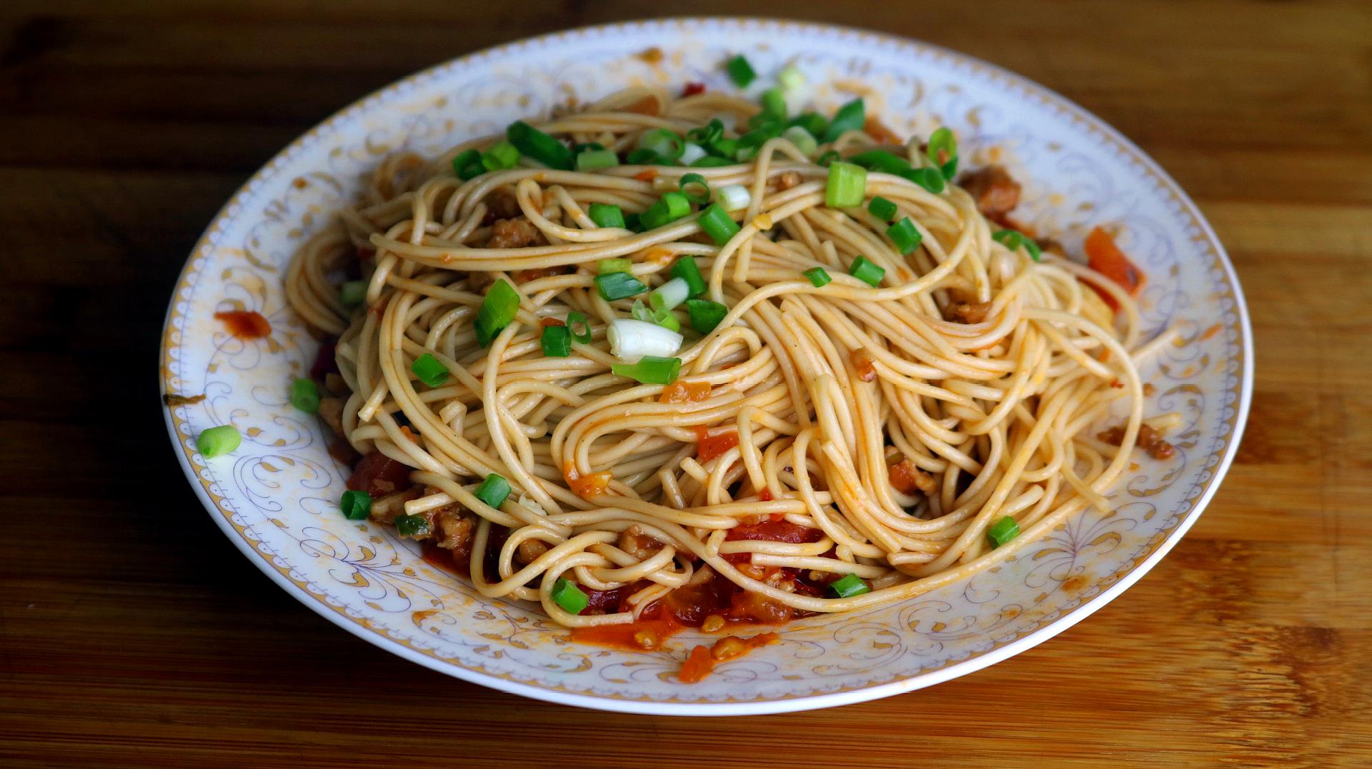 面条别只会水煮着吃,试试这种做法,面条劲道好吃,越吃越上瘾!