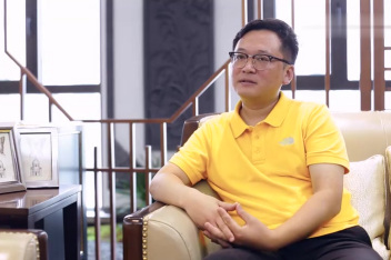 33冯斌工装设计师采访来源:好看视频发布时间:2020-08-1308:12深圳