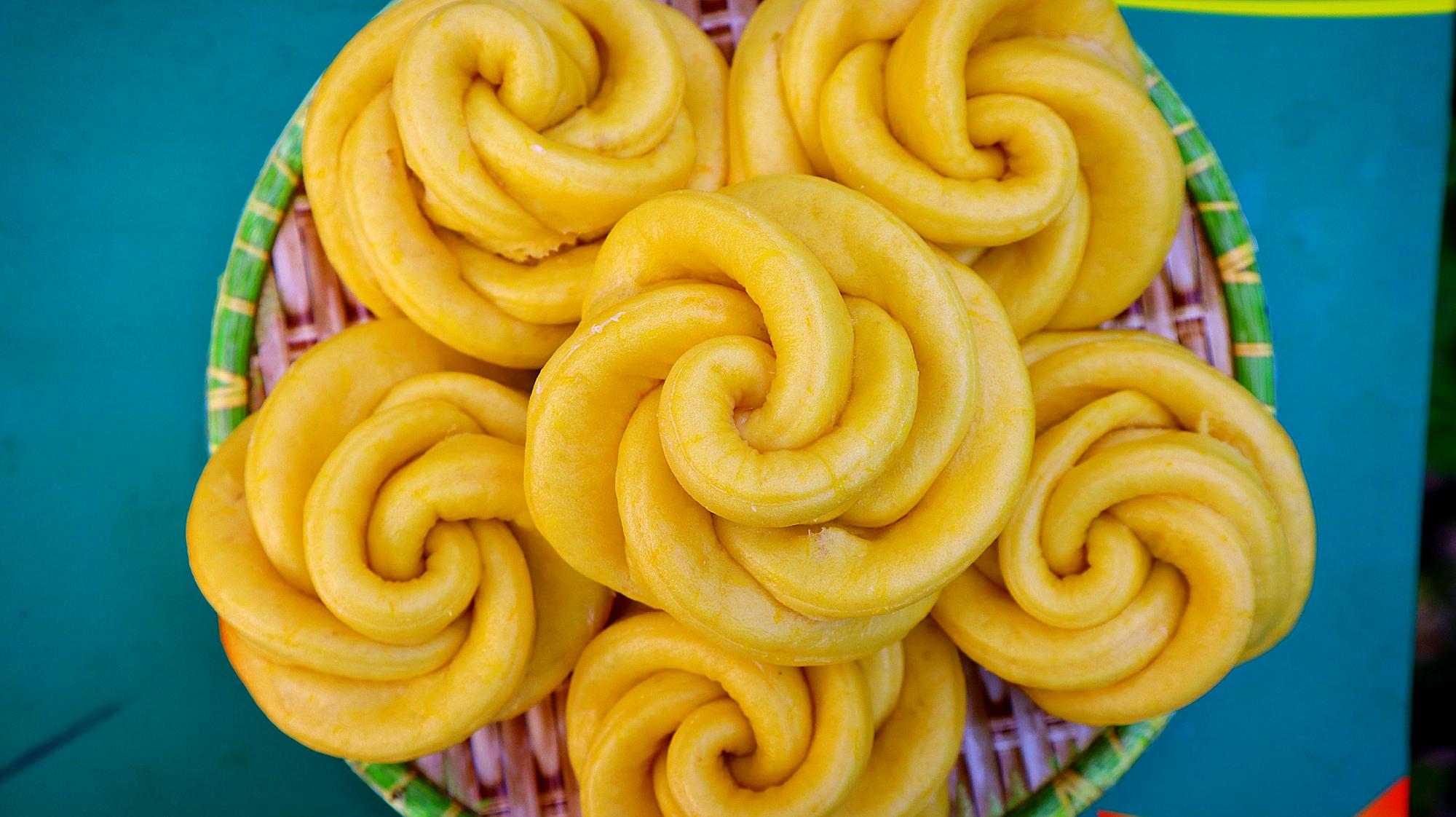 一碗面粉,一块南瓜,不加一滴水教你做花卷,暄软好吃又好看