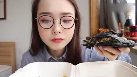 美女吃播哎哟阿尤