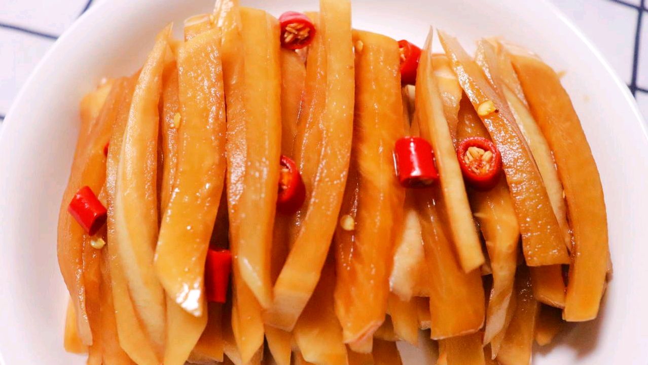 腌白萝卜时,第一步放白糖,做出来更加酸甜,脆爽,也不回软