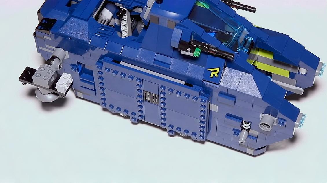 开心早教:乐高70835机械坦克