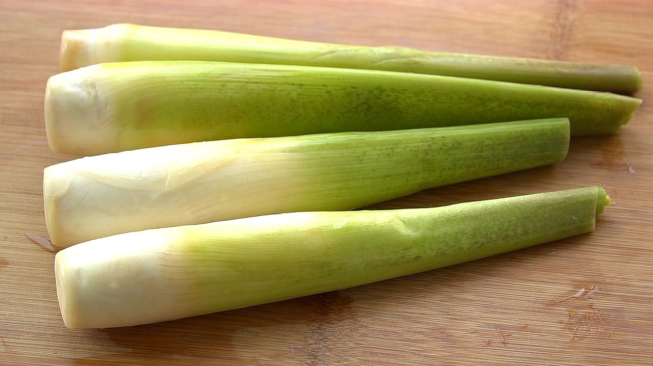 20块钱买4根茭白,这样做太香了,营养又美味,全家吃完都说好