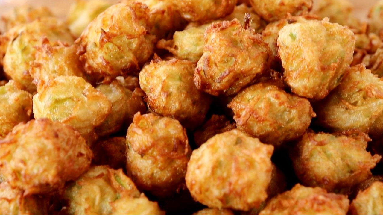 这才是萝卜丸子的正确做法,不用手挤,外酥里嫩不发硬,营养美味