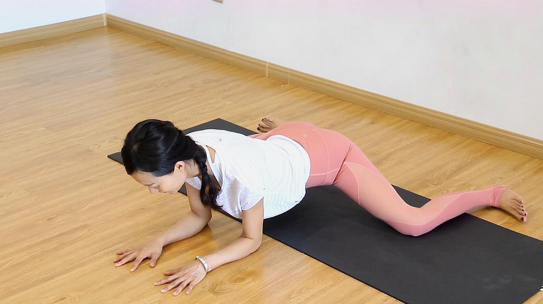 最强开髋体式趴青蛙式,矫正腿型超有效,练出笔直大长腿!