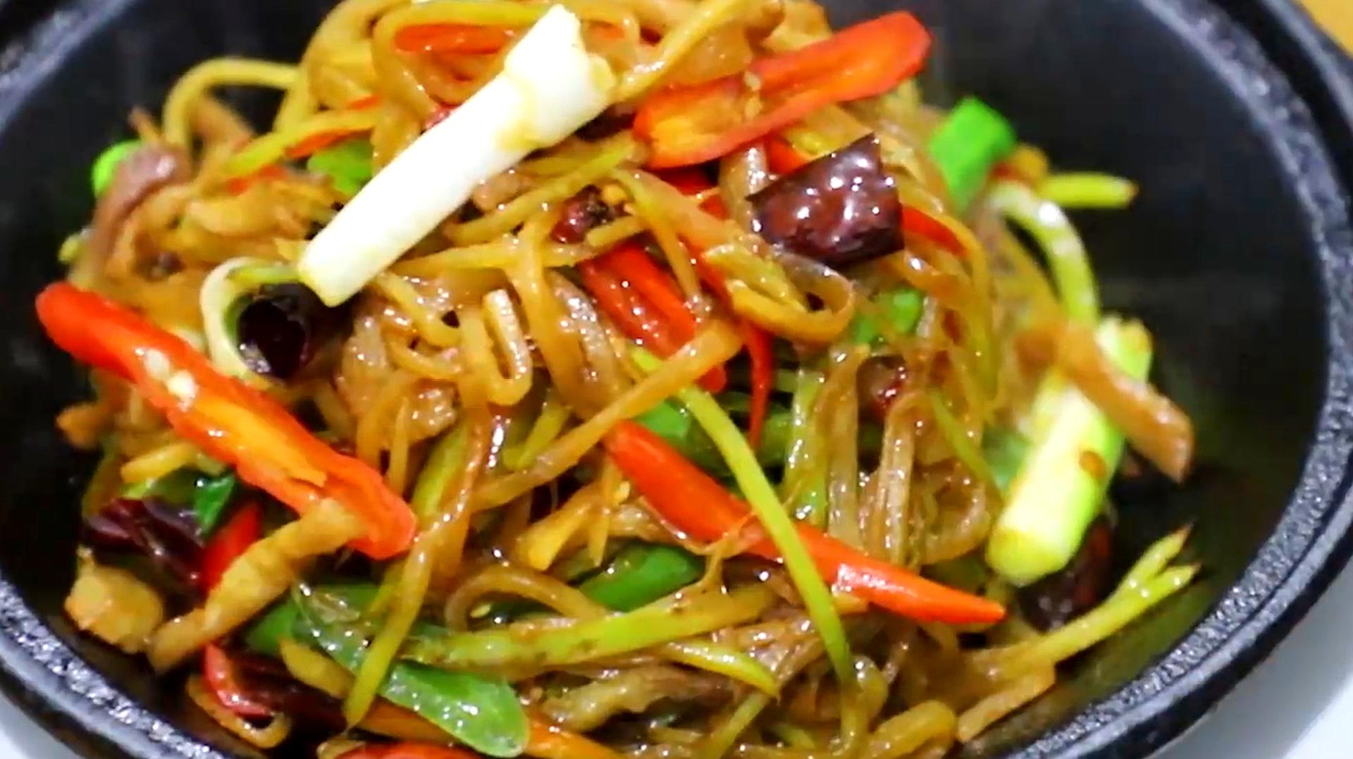 过年大鱼大肉吃多了,试试这道清炒萝卜丝,口感清脆,特别好吃