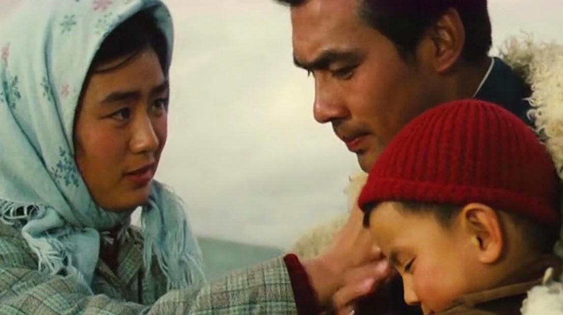 经典老电影《牧马人》,腾格尔原声《敕勒川》,堪称经典之声!