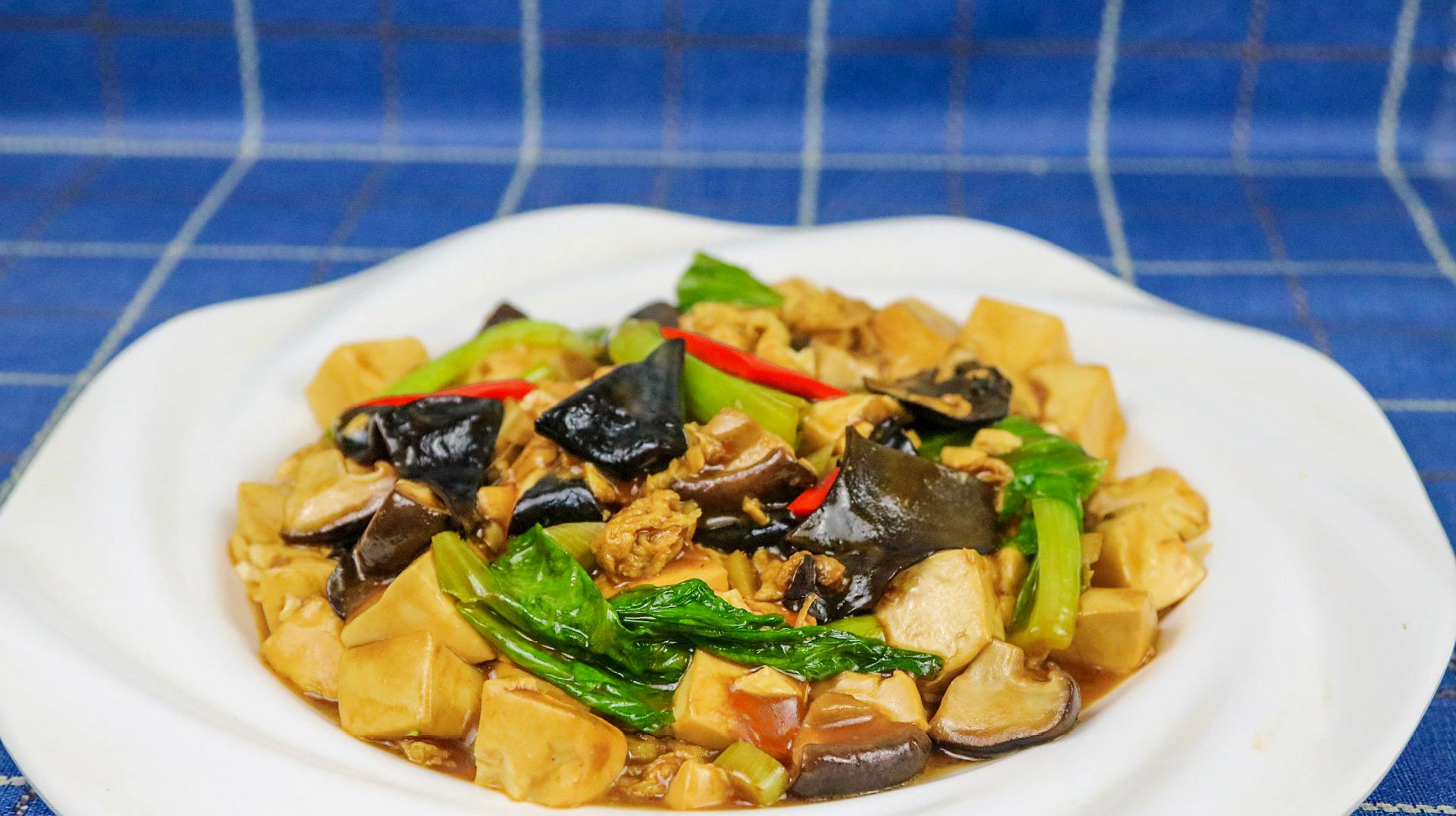大厨教你家常三鲜豆腐做法,味道嫩滑鲜美,营养搭配好家人都爱吃