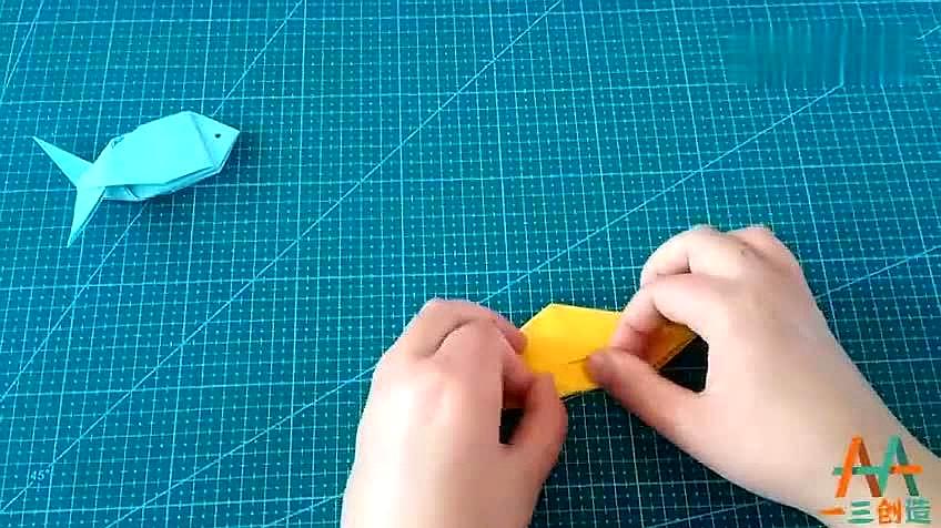 折纸教程:简单可爱的折纸小鱼的最新折法视频