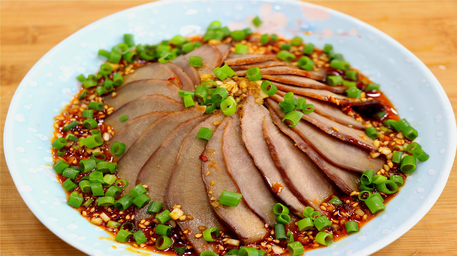 猪舌好吃但是难处理,川菜师傅手把手教你,这样做鲜香可口真好吃