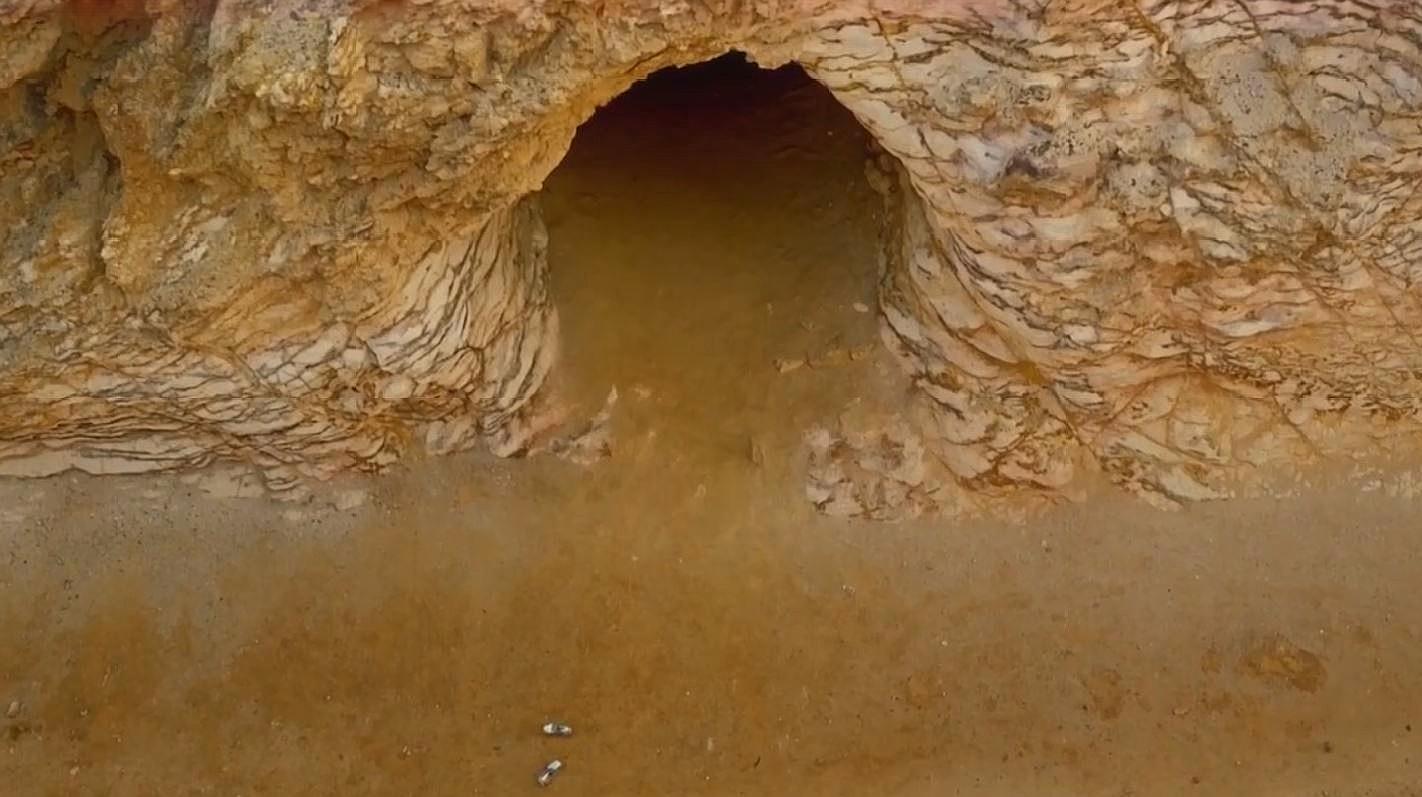 9,,讲述了俄罗斯为了应对恐怖袭击,重启冷战时期爱国者超级英雄计划的