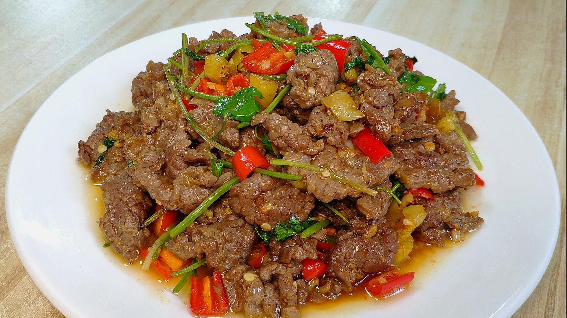 家常小炒牛肉的做法,牛肉嫩滑,不老不柴,厨房必备烹饪技能