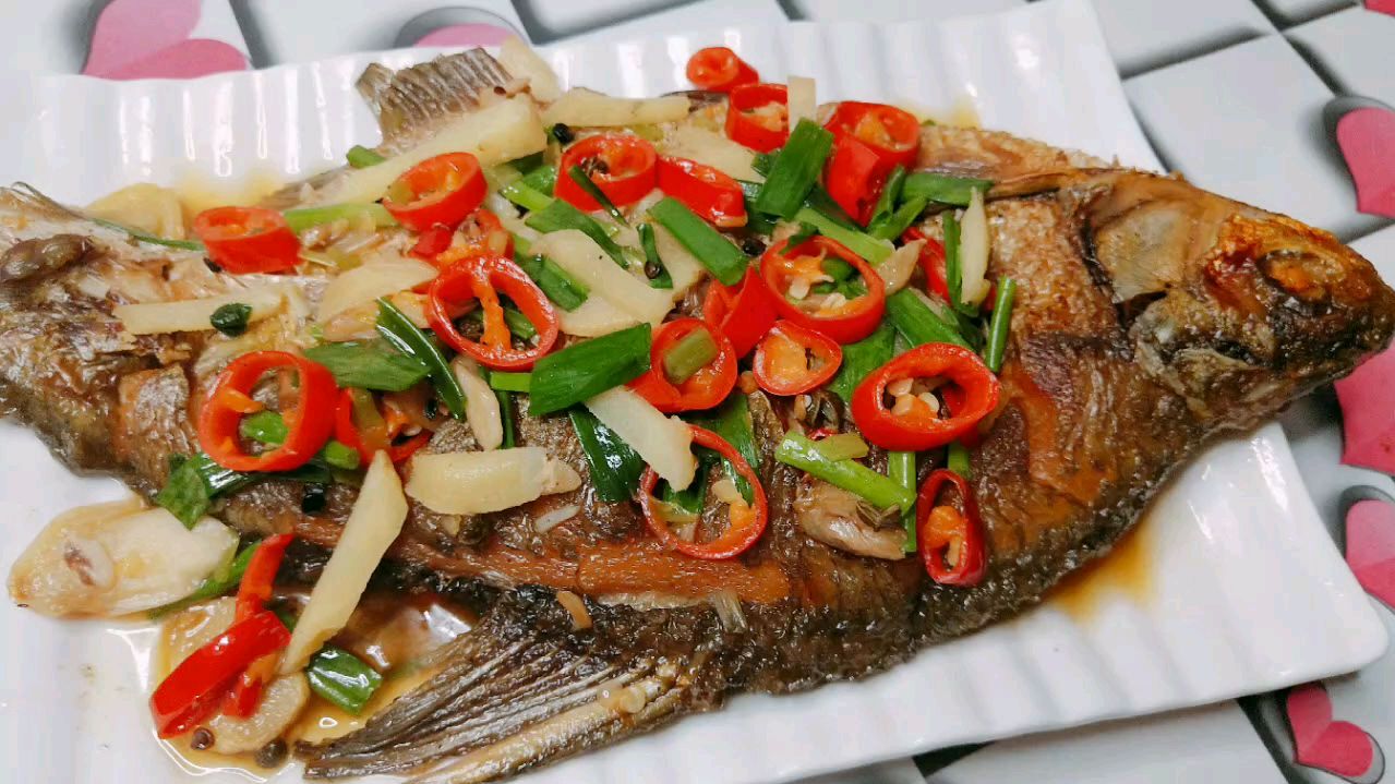藕带焖武昌鱼的家常做法,鱼香藕脆,武昌鱼创新美食 服务升级打开原