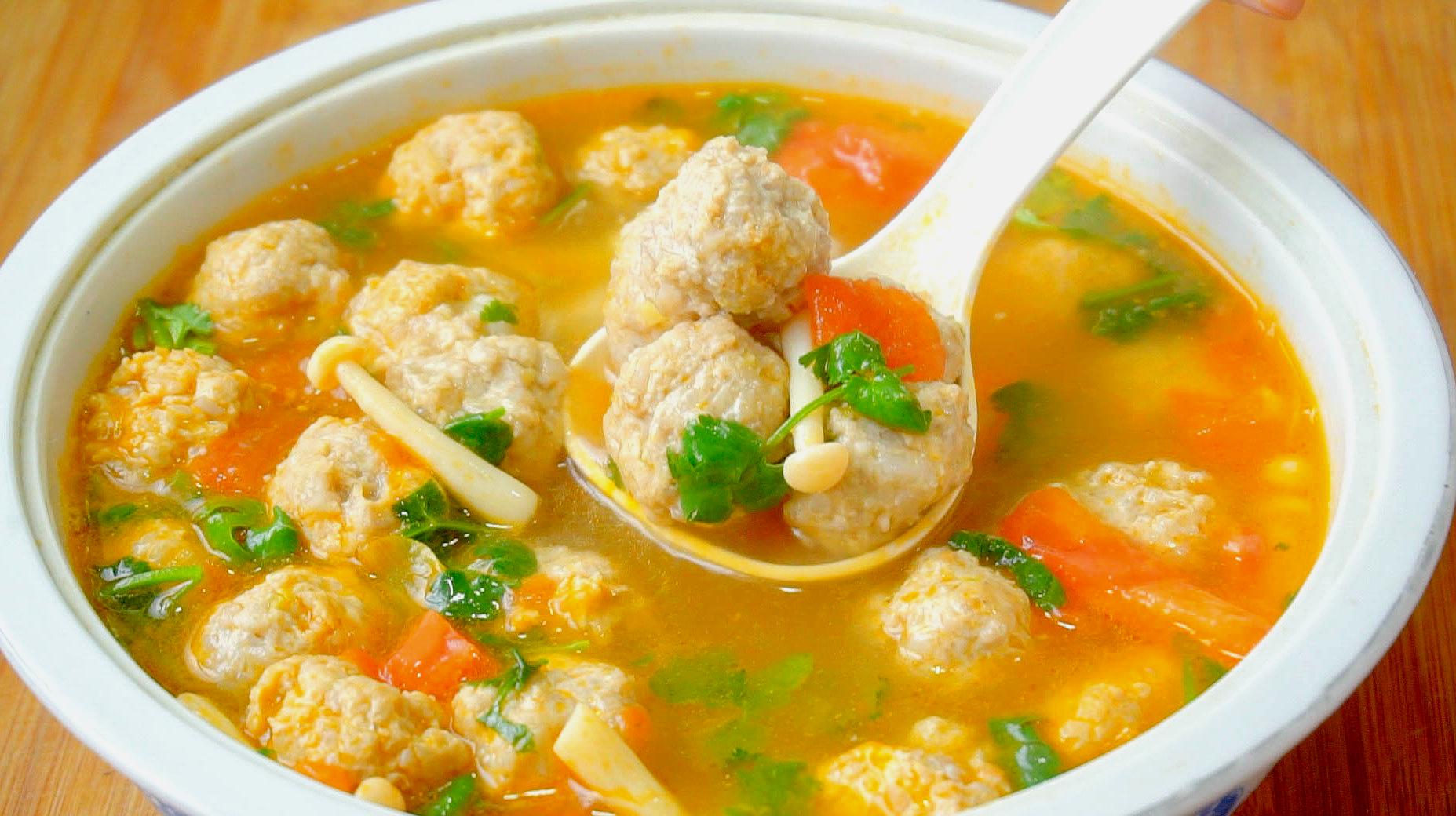 肉丸汤别只用肉,加一根莲藕,一种丸子两种口感,我家一周吃3次