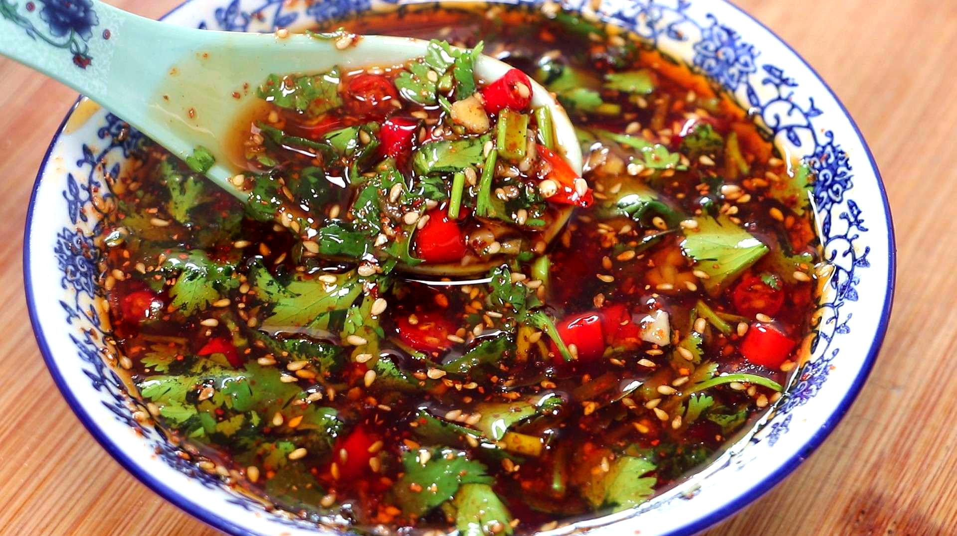 过年少不了凉拌菜,教你秘制万能凉拌汁,开胃又解腻,拌啥啥好吃