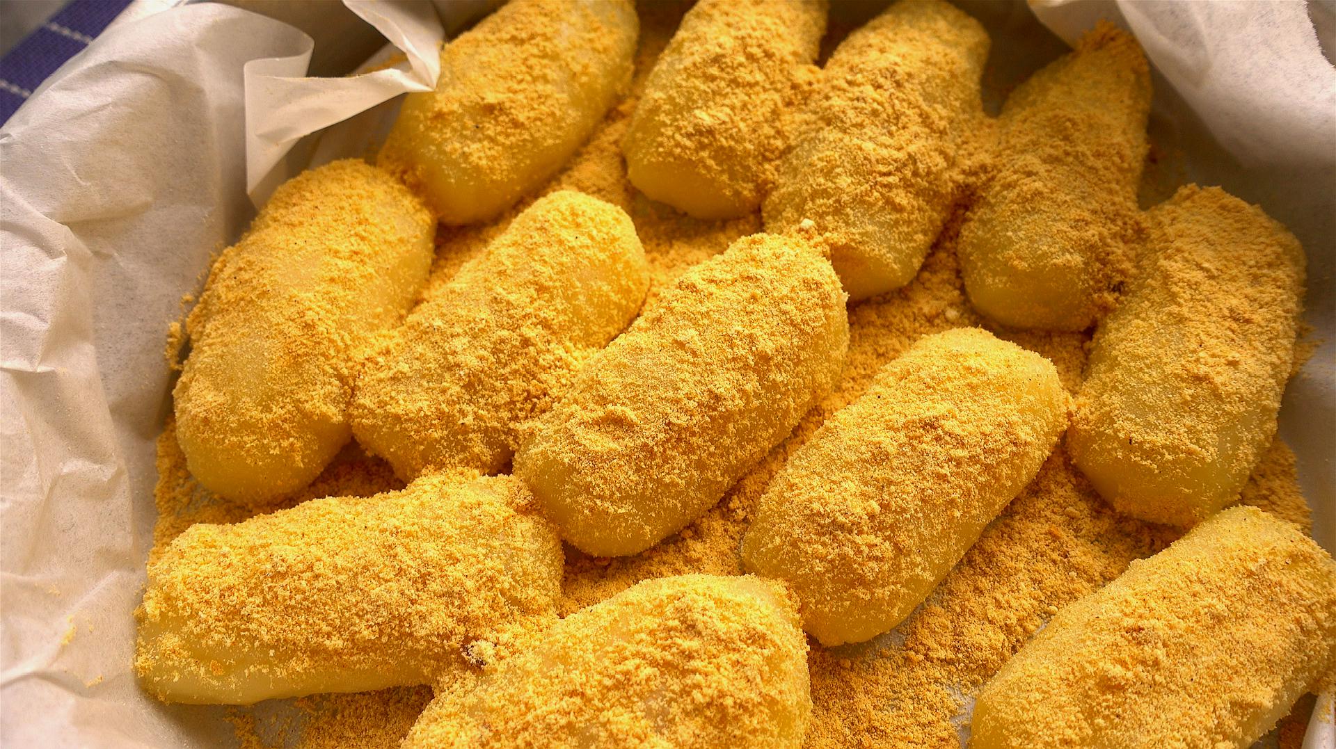 1个土豆加1碗糯米粉,不加水不加油,做出软糯可口的土豆年糕