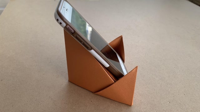 3简单结实的手机支架折法  02:41  来源:优酷-小壮手工折手机支架