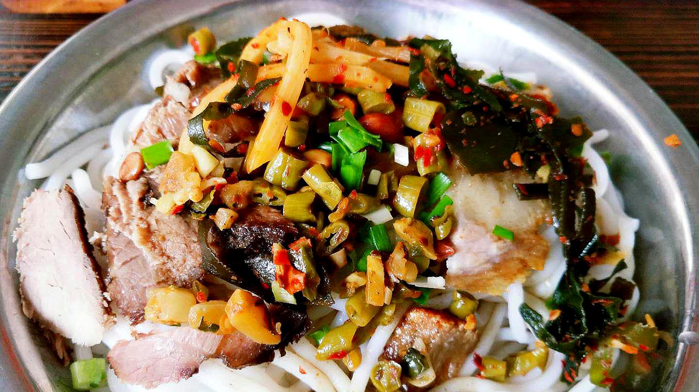 广西旅游之美食篇:正宗的桂林米粉这样吃,简单易学,特别够味儿