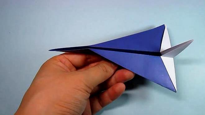 来学习一下怎么折飞得又远又稳的纸飞机吧