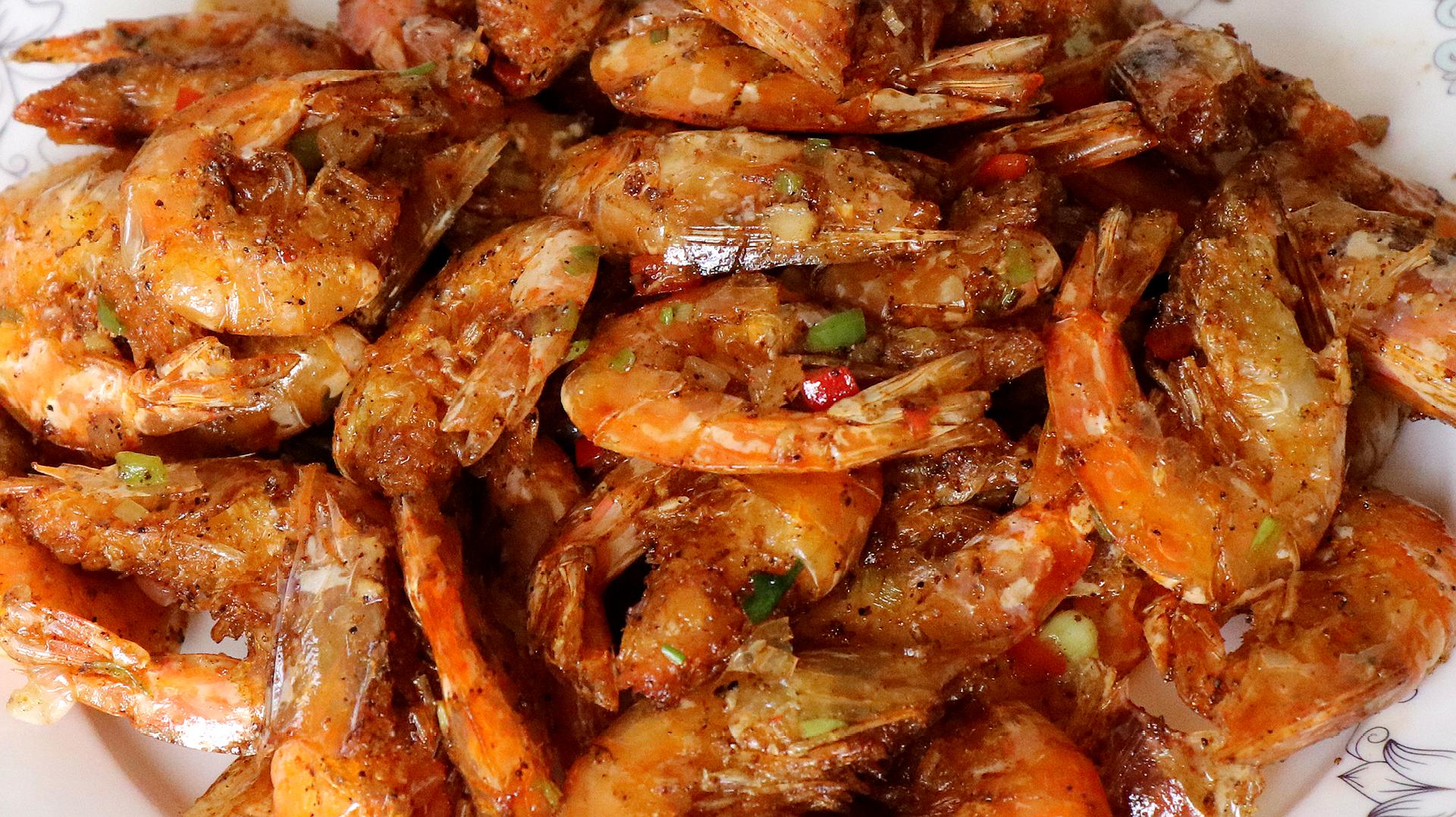 椒盐虾怎样做到外焦香辣,肉质软嫩鲜美,饭店的做法,在家也能做