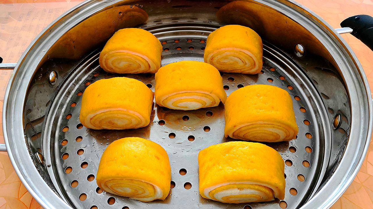 一块南瓜,一碗面,教你在家做南瓜卷,香甜松软,好吃又漂亮