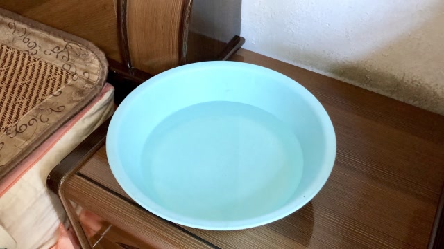 开空调时房间里到底要不要放一盆水?好多家庭都做错了,都看看
