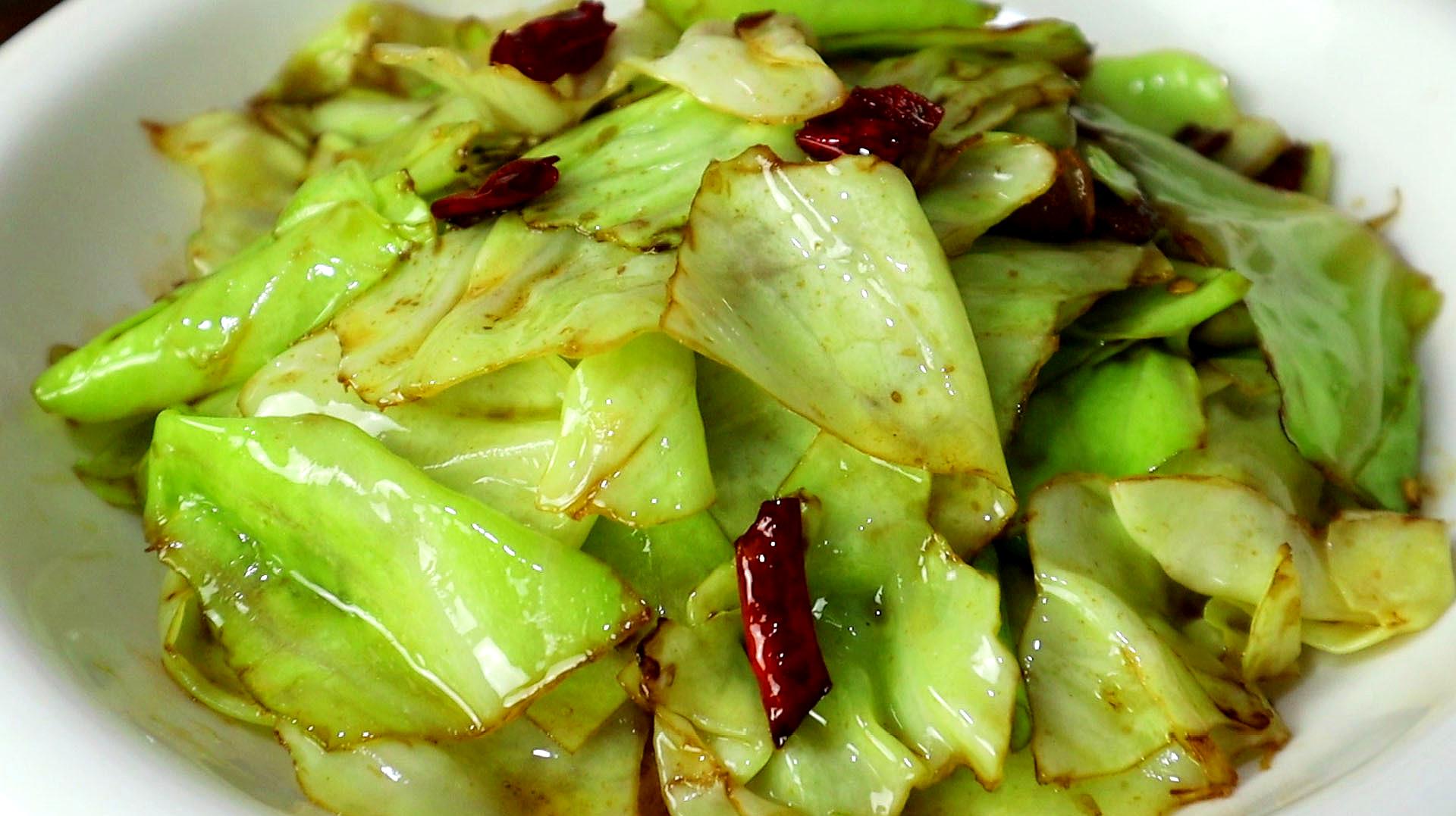 教你手撕包菜的家常做法,我家一周吃6次,比饭店的都香,超下饭