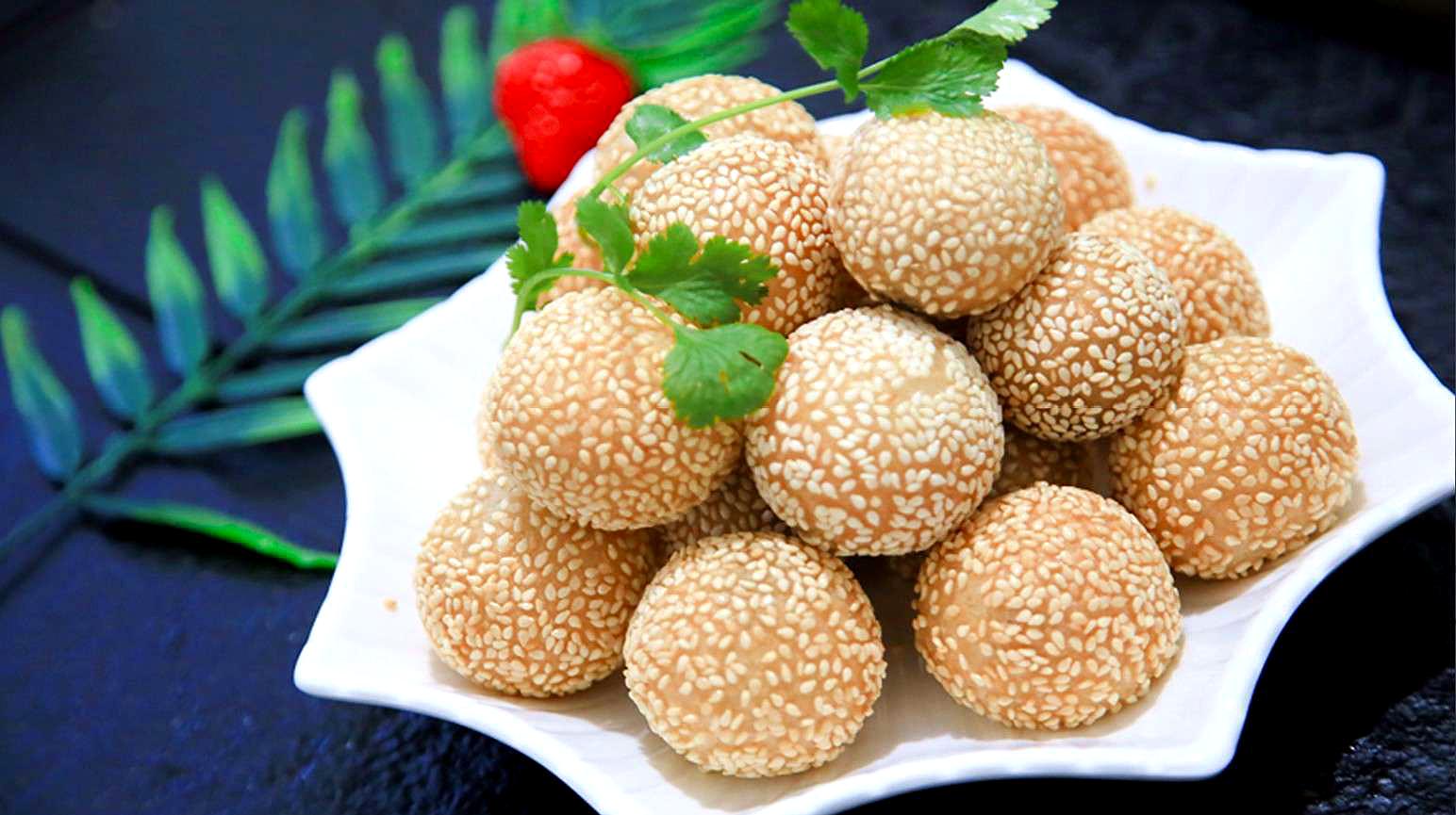 年夜饭第十道菜黄金芝麻球,外酥里嫩香甜软糯,寓意团团圆圆