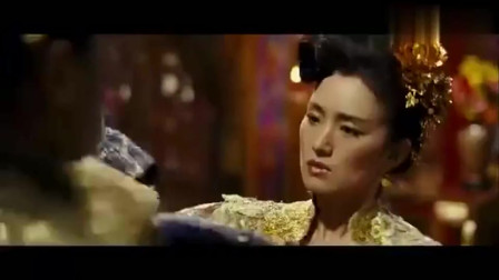 巩俐在《满城尽带黄金甲》的影视片段