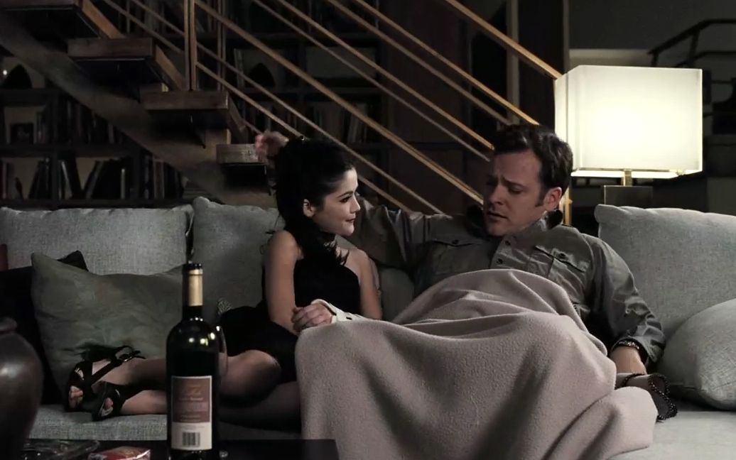 几分钟看完禽兽女儿竟深夜诱惑父亲的电影 《孤儿怨》