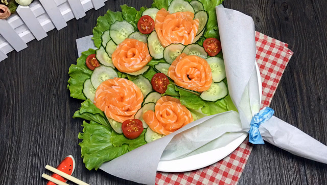 在恋人的生日宴上送她/他一束三文鱼花束可能更有情趣