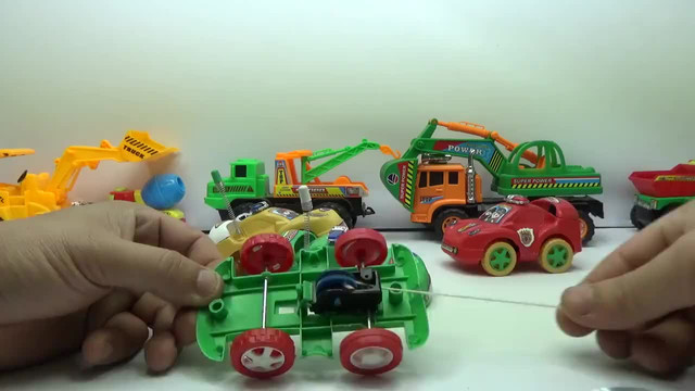 3儿童玩具挖掘机大卡车翻斗汽车奇趣蛋吊车 !