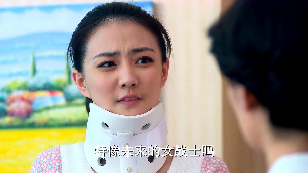富家女扭伤脖子,老妈却十分担心,感觉宝贝女儿好像伤了脑子