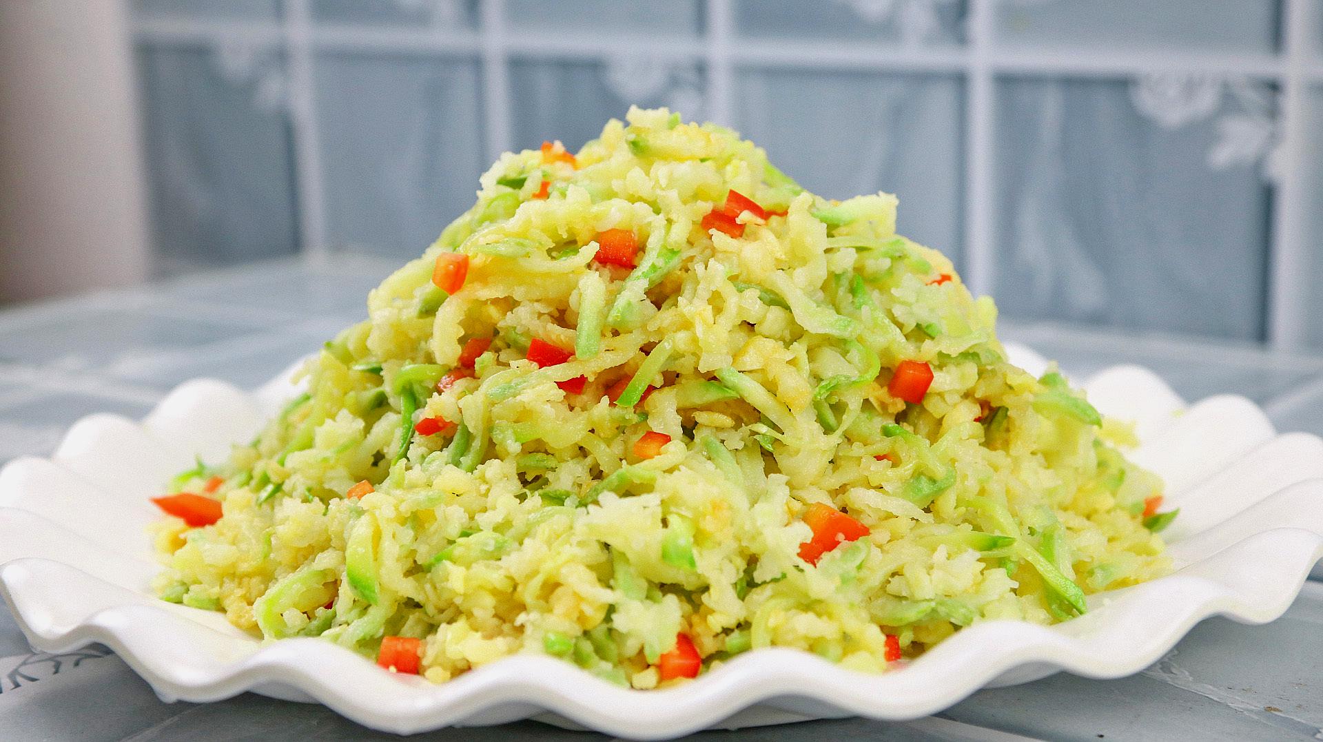 清蒸西葫芦好吃有技巧,学会这个蒸菜方法,脆嫩入味不粘连