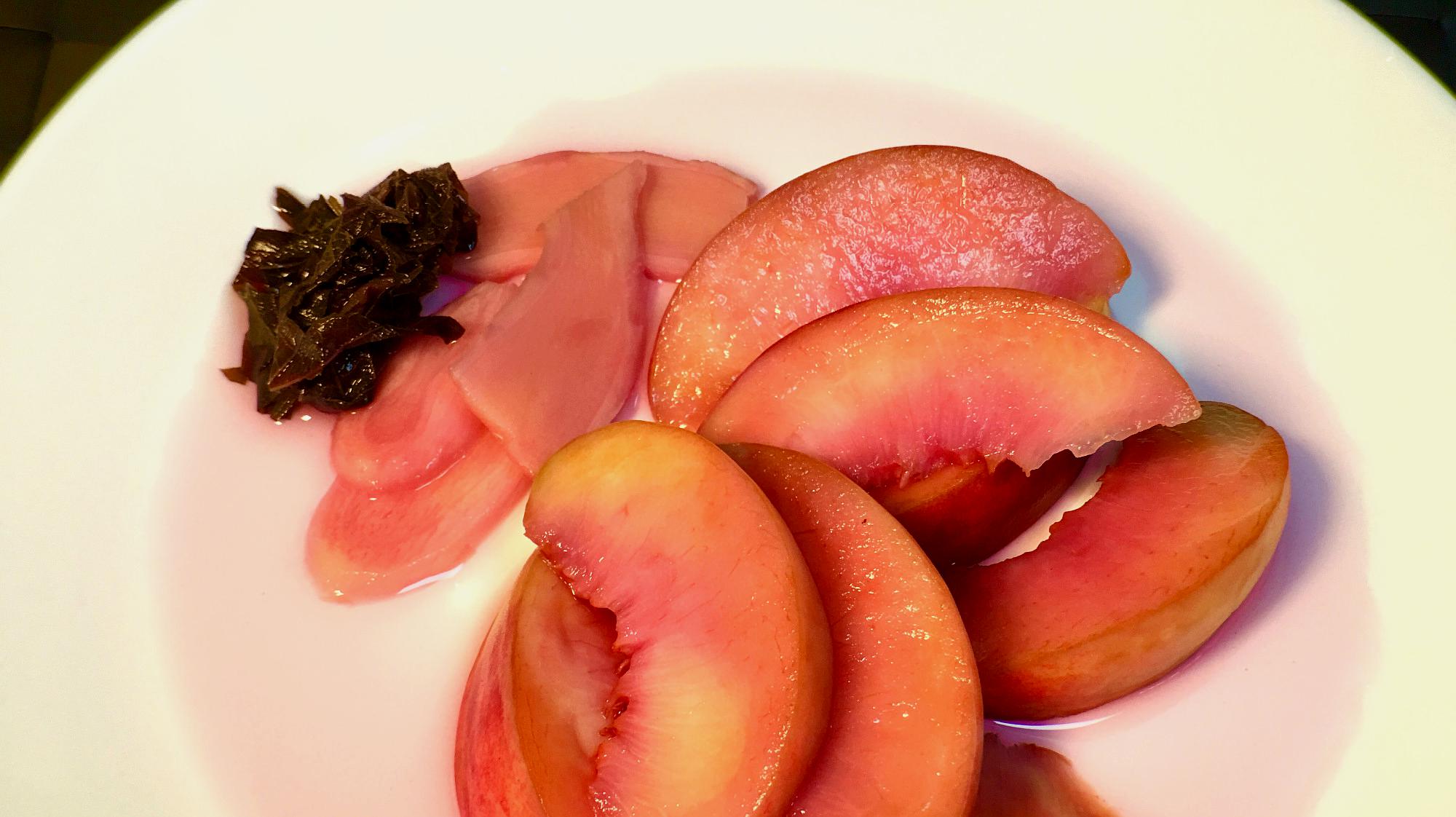 这个紫苏桃子姜的做法是湖南一位七十多岁的老奶奶教给我的