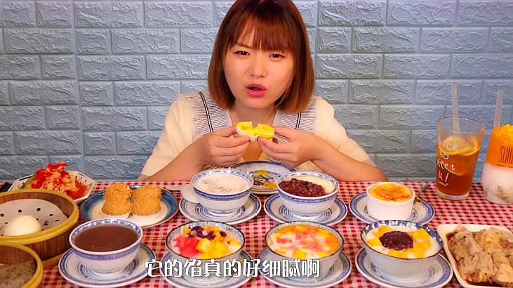 大胃王吃播美食:泰国农村美女姐姐用螃蟹做了两道菜,你喜欢清蒸的还是