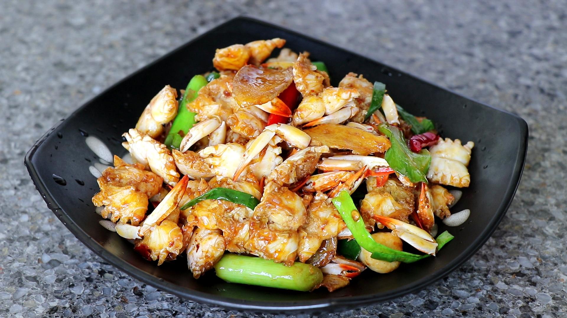 香辣螃蟹这样爆炒,连壳带肉咬碎吞下去更有味道,咸香入味太馋了
