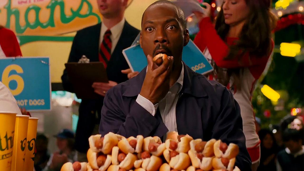 男子大胃王比赛上,一口气连吞85个热狗,但他却没有消化功能