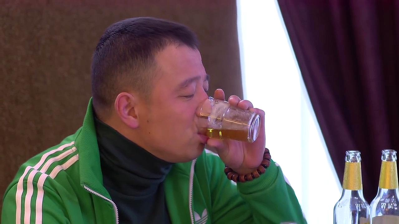 梦莹失恋,找一直喜欢她的麻子喝酒,这个样子可是很危险的哦