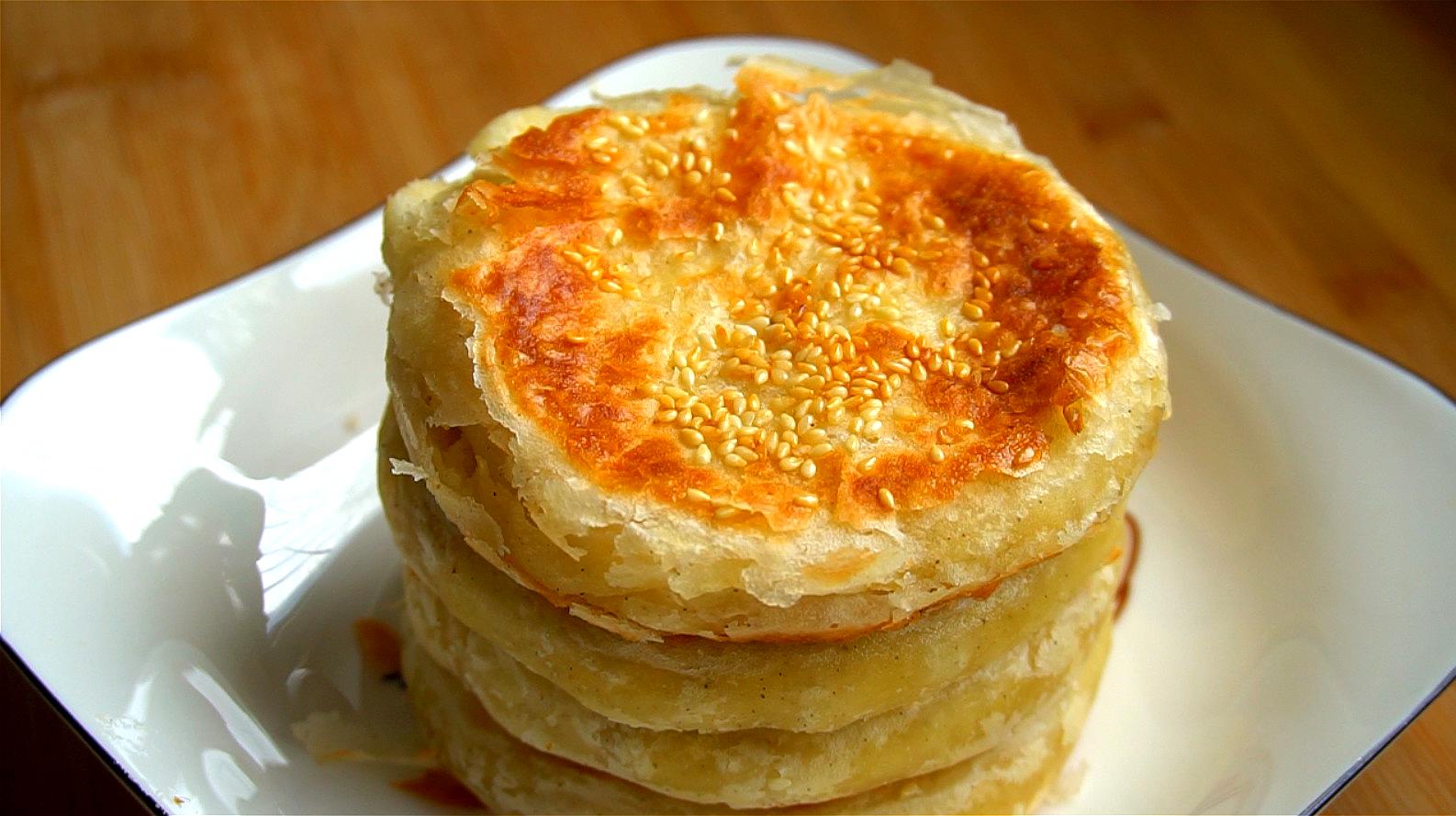 香酥芝麻烧饼这样做才好吃,不用烤箱,一次成型,外酥里软层次多