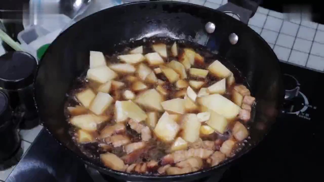 家常猪肉炖土豆怎么做