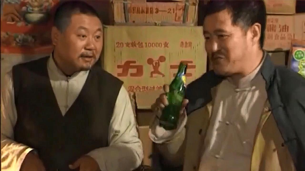 夜深人不静:范伟请赵本山喝汽水,临走还不忘要钱,真是铁公鸡!