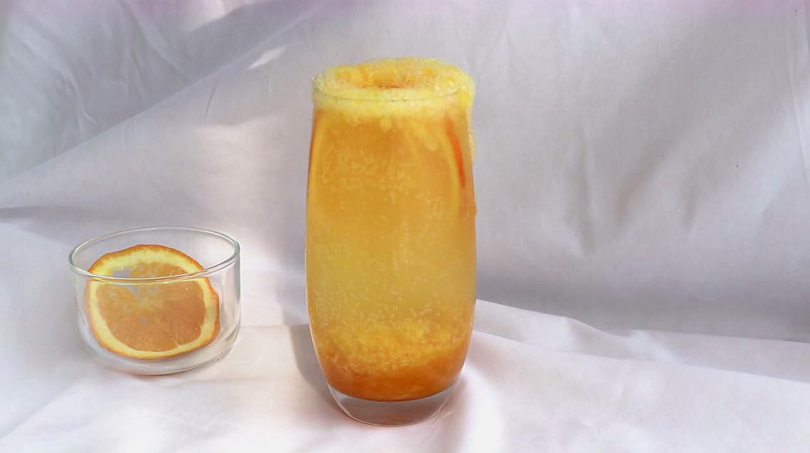 自制橙子口味的小汽水,正适合燥热的天气,做法简单又好喝