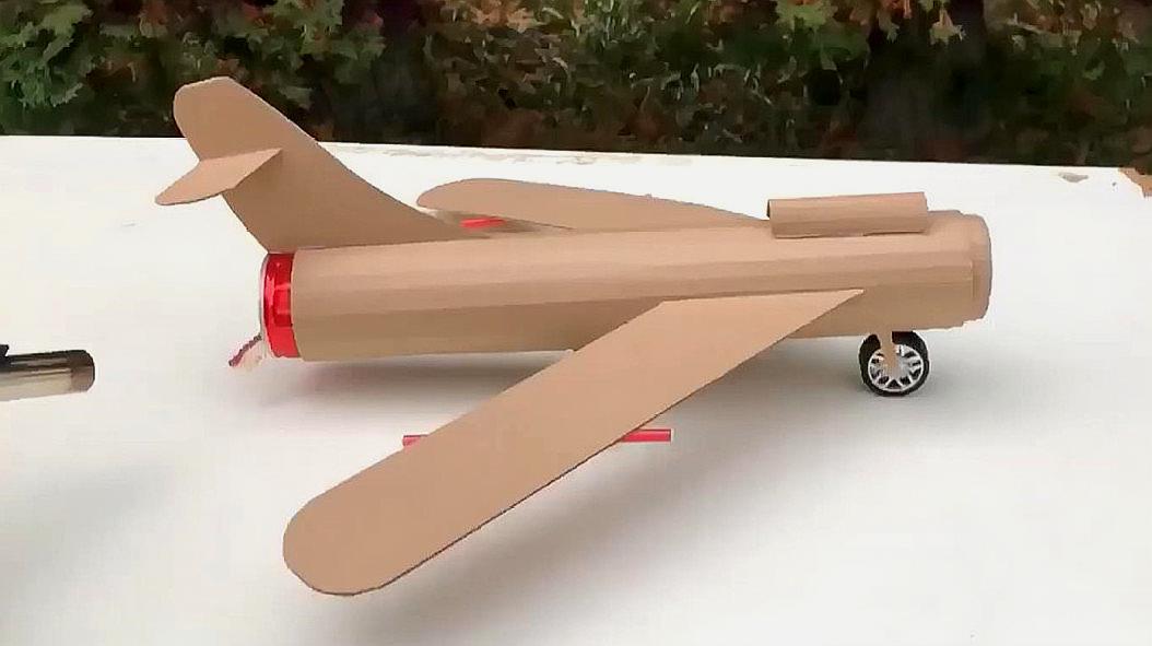 纸箱飞机制作手工简单易学,来看看易拉罐和硬纸板做的飞机模型吧