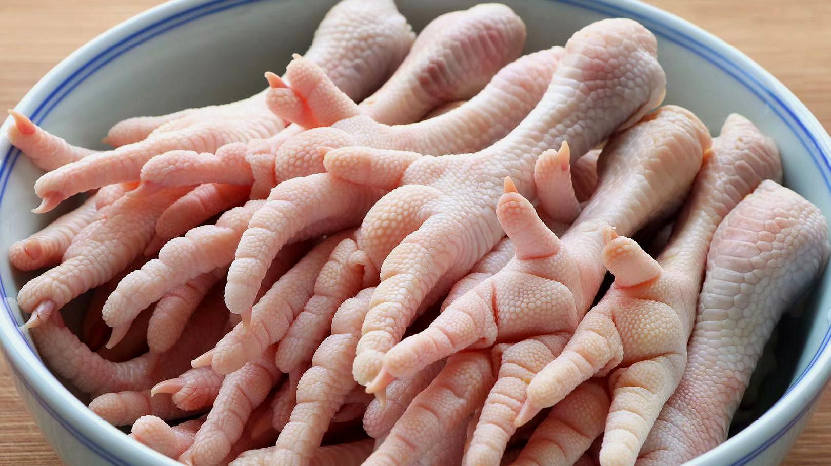 鸡爪这样做,下酒又下饭,过年做给家人吃,赞不绝口,做法特简单