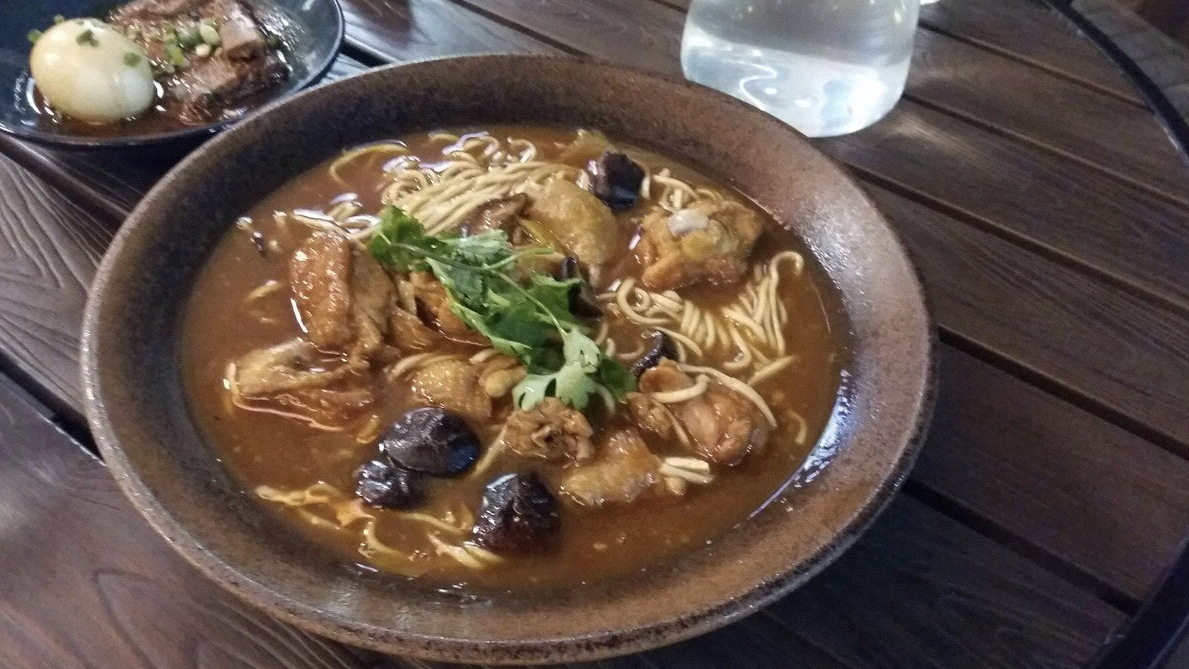 海南海口这家店 17块一大碗鸡肉面量多料足 很好吃价格便宜味道香