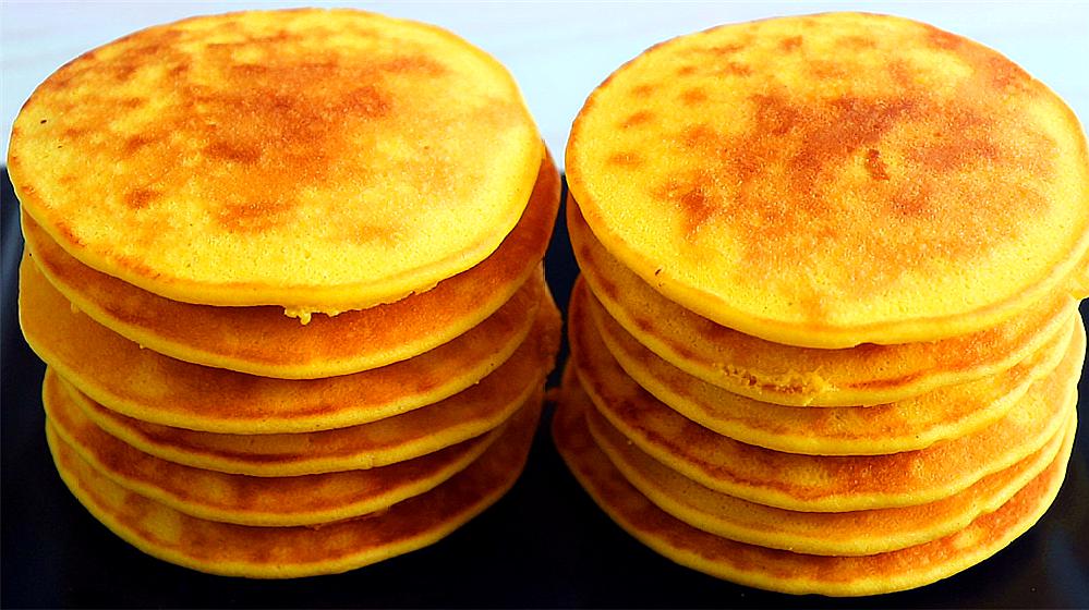 1碗玉米面加4个鸡蛋,不用发面,手不沾面,出锅比蛋糕还好吃